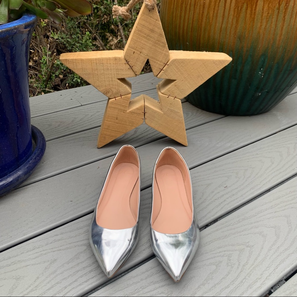 J Crew Pointed Toe Silver Flats Leather Upper Women’s Size 81/2